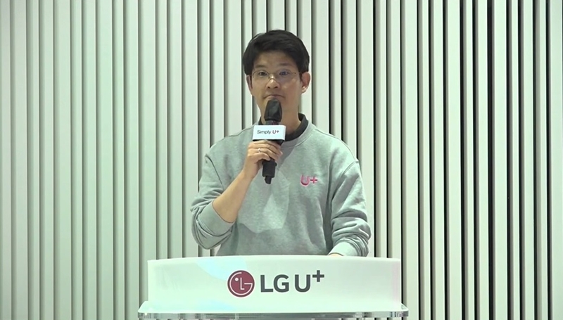 28일 LG유플러스가 온라인 기자간담회를 열고 고객 중심 관점으로 통신 요금제 개편을 진행했다고 밝혔다. / LG유플러스 유튜브 중계 화면
