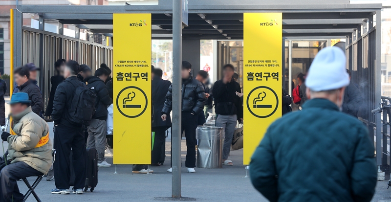 국립암센터가 발표한 '2025년 암예방수칙 인식 및 실천행태 조사'에 따르면, 국민 10명 중 7명이 전자담배가 일반담배만큼 해롭다고 인식하는 것으로 나타났다. / 뉴시스