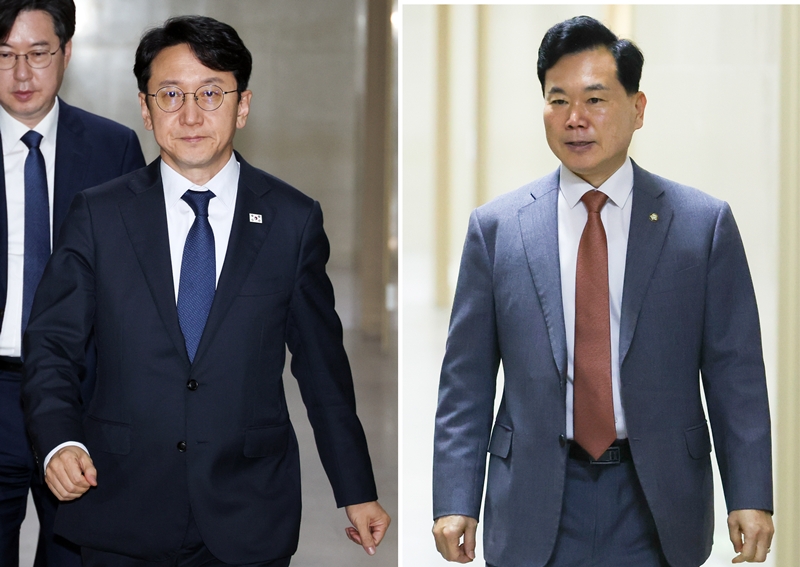 천준호(왼쪽) 더불어민주당 원내운영수석부대표와 김승수 국민의힘 원내운영수석부대표가 16일 여의도 국회 운영위원장실에서 열린 여야 원내운영수석부대표 회동에 각각 참석하고 있다. / 뉴시스