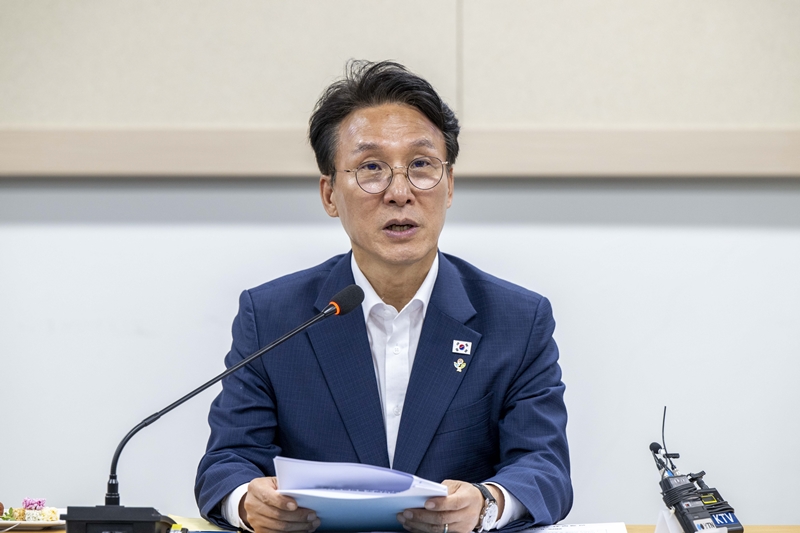당권 도전 가능성이 높은 김민석 국무총리는 호남을 찾아 당원과의 접촉면을 넓힐 계획이다. 사진은 김 총리가 16일 전남 나주시 빛가람 복합문화체육센터 내 전남광주대전환기획위원회 사무실에서 열린 전남광주통합특별시 출범준비 관계기관 간담회에서 인사말하고 있는 모습. / 뉴시스