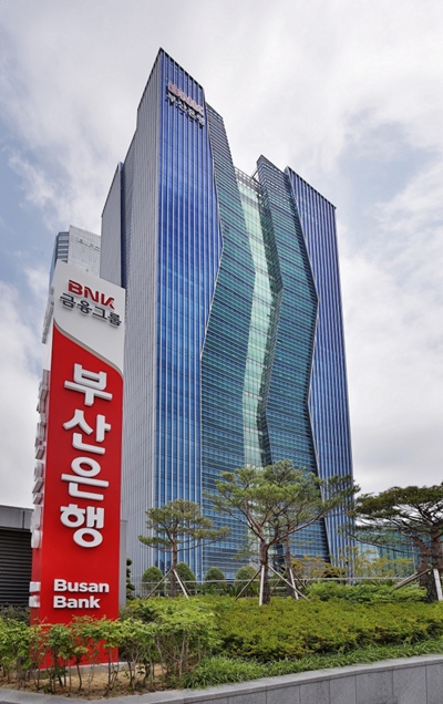 퇴직연금 시장이 가파른 성장세를 보이고 있는 가운데 부산은행이 서비스 혁신을 통해 시장 공략에 적극 나서고 있다.  / 부산은행