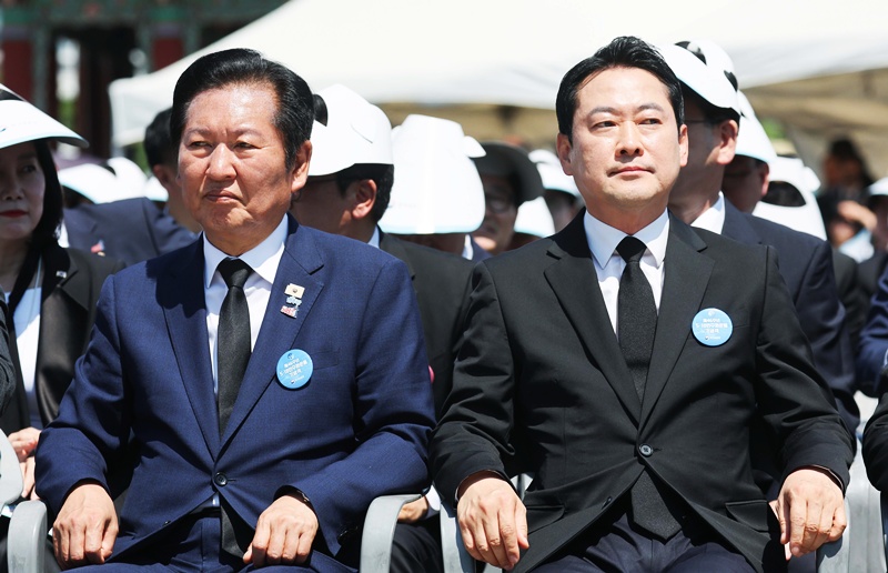더불어민주당과 국민의힘이 각각 차기 지도체제를 둘러싼 경쟁에 돌입한 가운데 정치권에서는 당권 경쟁의 이면에 공천권 문제가 자리하고 있다는 분석이 나온다. 오픈프라이머리 역시 공천권을 국민에게 돌리자는 취지에서 등장한 대표적인 공천 개혁 방안으로 꼽힌다. / 뉴시스