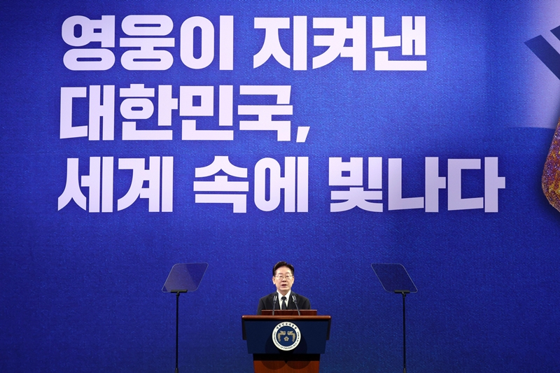 이재명 대통령이 25일 경기 수원컨벤션센터에서 열린 6·25전쟁 제76주년 기념식에서 기념사를 하고 있다. / 뉴시스