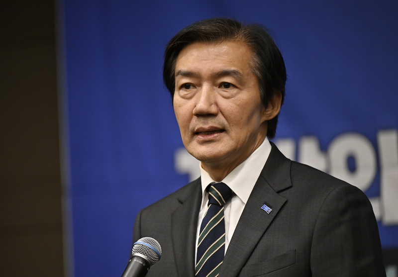조국 전 조국혁신당 대표가 지난 17일 오후 광주 서구 치평동 브리브 광주 바이 롯데호텔 연회장에서 열린 6·3 지방선거 당선인 워크숍에서 발언을 하고 있다. / 뉴시스