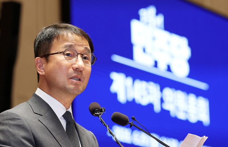더불어민주당은 이번 달 안에 원 구성을 마무리하겠다고 공언하고 있다. 사진은 한병도 대표 직무대행 겸 원내대표가 29일 국회에서 열린 의원총회에서 발언하고 있는 모습. / 뉴시스