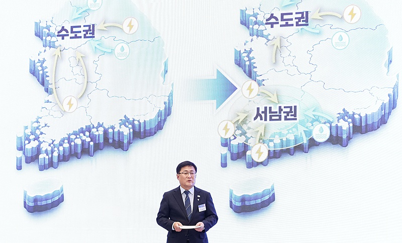 김성환 기후에너지환경부 장관이 29일 청와대 영빈관에서 열린 ‘대한민국 대도약 3대 메가프로젝트 국민보고회’에서 정책 발표를 하고 있다. / 뉴시스