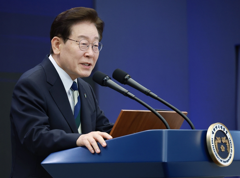 이재명 대통령이 30일 광주 김대중 컨벤션센터에서 열린 서남권 첨단산업 발전비전 국민보고회에서 축사를 하고 있다. / 뉴시스