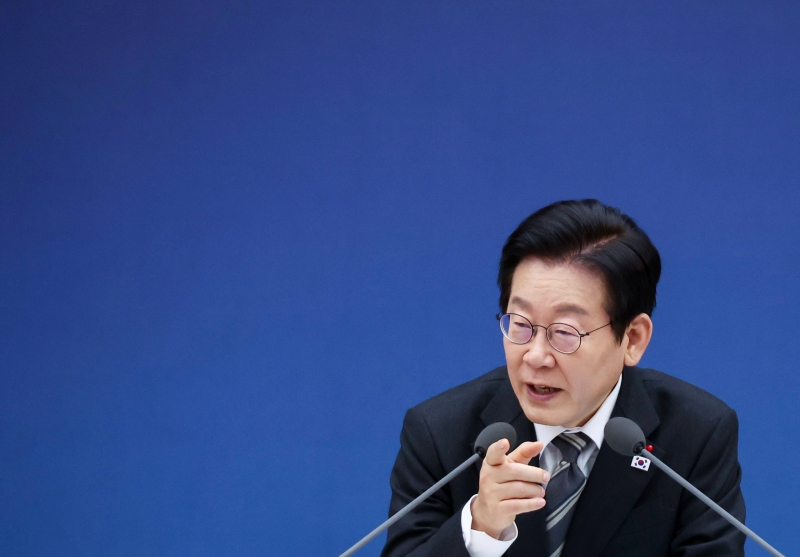 이재명 대통령은 지난해 12월 국토교통부 업무보고를 통해 코레일 자회사 효율성을 점검해야 한다고 지적했다. / 뉴시스