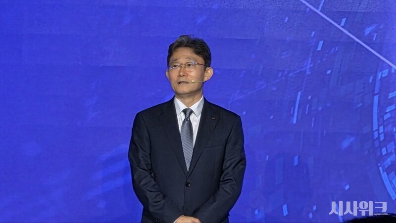 6일 박윤영 KT 대표(사진)가 서울 광진구 풀만 앰배서더 서울 이스트폴 호텔에서 기자간담회를 열고 ‘AX 플랫폼 기업’ 사업 전략을 발표했다. / 조윤찬 기자