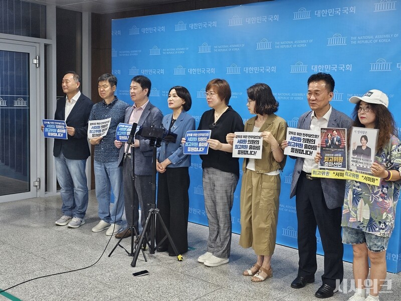 서미화 더불어민주당 의원이 9일 국회에서 최고위원 선거 출마를 선언하고, 취재진의 질문에 답하고 있다. / 전두성 기자