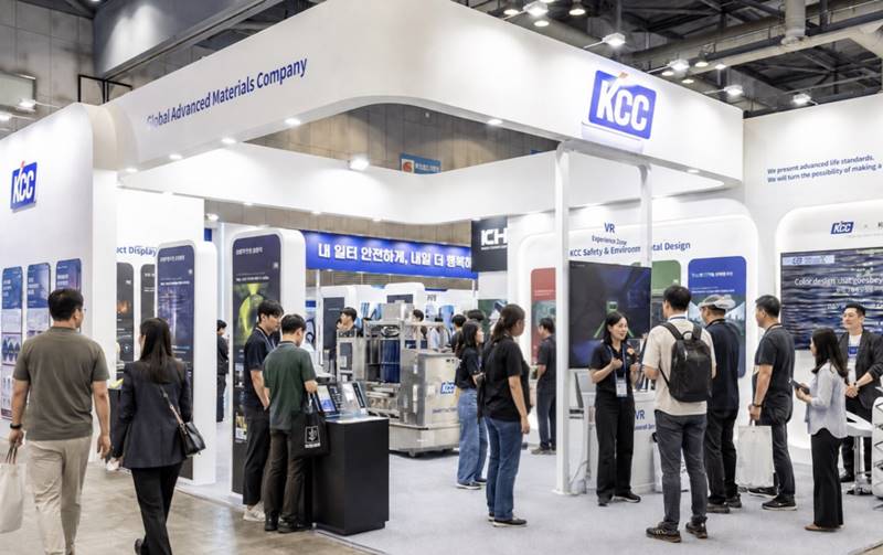 KCC가 국제안전보건전시회(KISS 2026)에 참가해 산업현장의 안전문화 혁신을 위한 차세대 안전환경디자인 솔루션을 선보인다. / KCC
