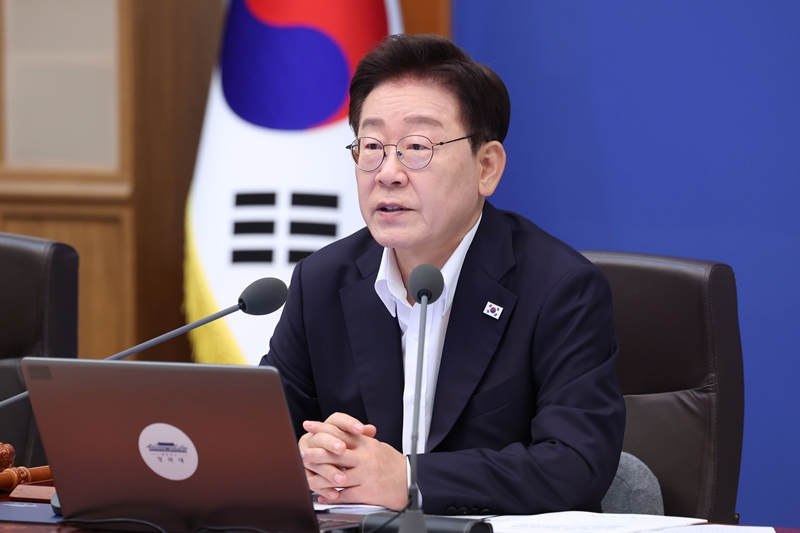 이재명 대통령이 14일 청와대에서 열린 국무회의에서 발언하고 있다. / 뉴시스
