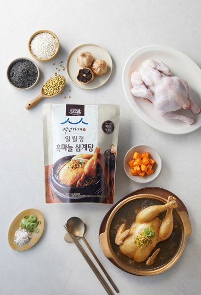 롯데웰푸드의 간편식 브랜드 ‘식사이론’이 지역 맛집과 손잡고 복날 수요 공략에 나섰다. / 롯데웰푸드