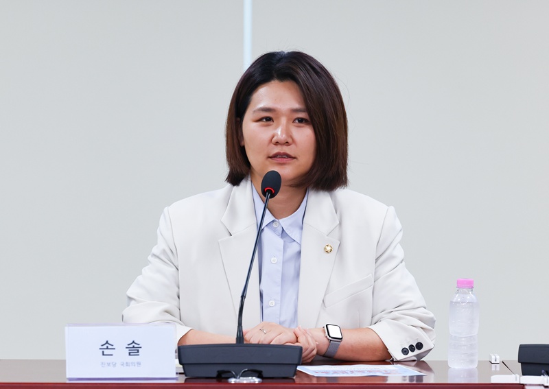 손솔 진보당 의원은 “국정조사가 끝난 뒤에도 선관위 개혁 논의는 더 이상 미룰 수 없는 과제”라며 “실질적인 제도 개선 방안을 논의해야 한다”고 말했다. / 뉴시스