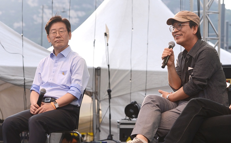 유시민 작가가 이재명 대통령의 국정운영을 비판하며 “결국 실패로 끝날 것”이라고 발언해 정치권 논란이 이어지고 있다. / 뉴시스