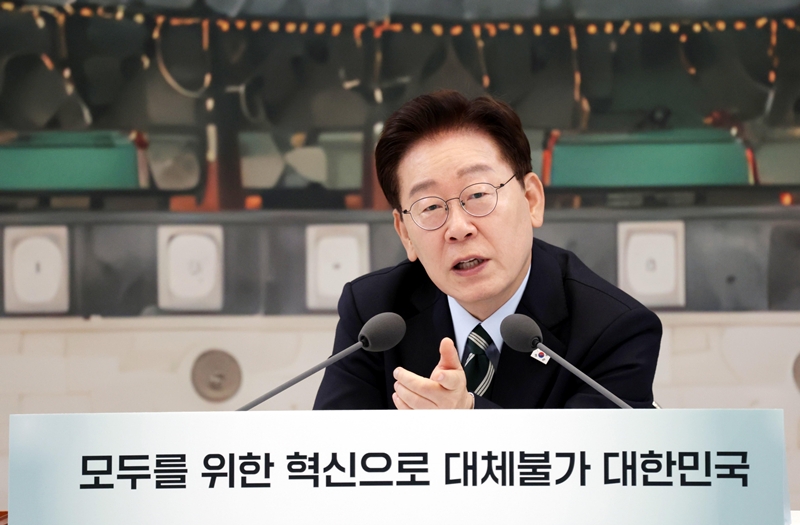 이재명 대통령이 16일 청와대 영빈관에서 열린 '삶으로 체감하는 대체불가 대한민국-국민과 함께하는 두 번째 업무보고'에서 발언하고 있다. / 뉴시스