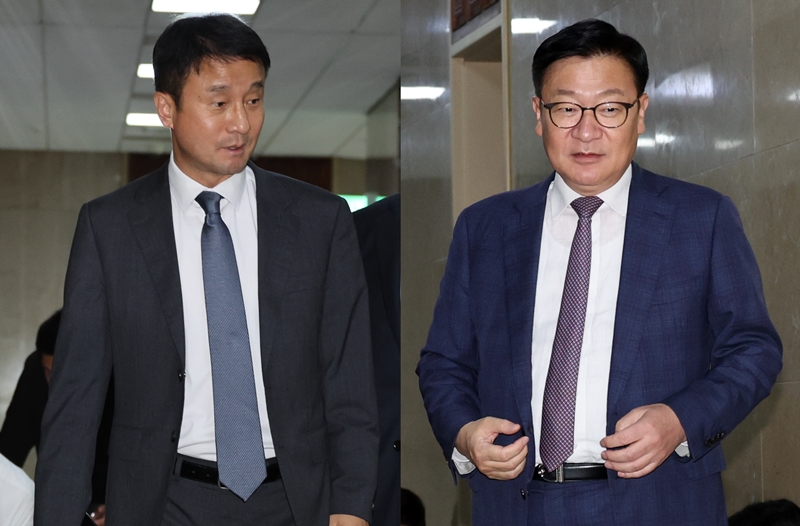 22대 후반기 국회가 시작한 지 40일이 지났지만, 여야는 원 구성 협상에 대한 접점을 찾지 못하고 있다. 사진은 한병도(왼쪽) 더불어민주당 대표 직무대행 겸 원내대표와 정점식 국민의힘 원내대표가 16일 국회에서 회담을 마친 뒤 각각 이동하고 있는 모습. / 뉴시스