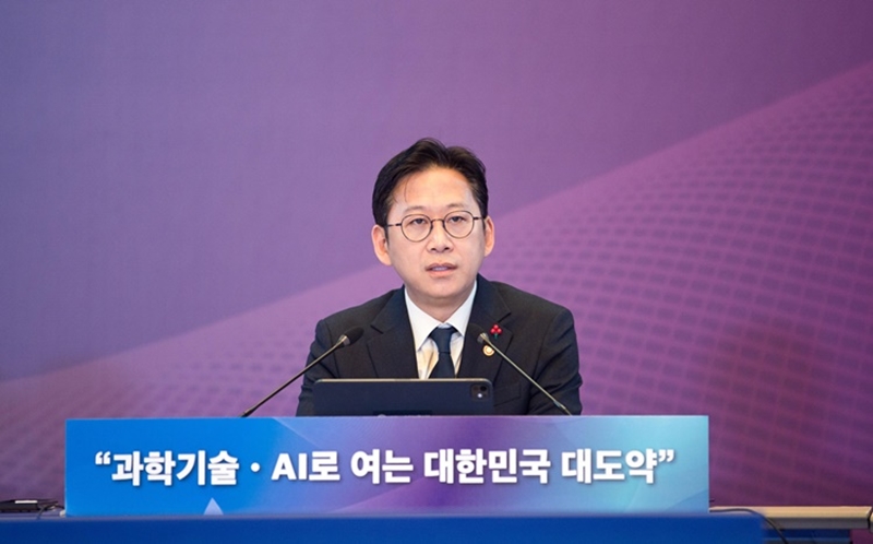 23일 배경훈 부총리는 정부서울청사에서 과학기술관계장관회의를 열고 ‘정부 주요 AI 프로젝트 추진을 위한 GPU 지원방안’ 안건을 의결했다. / 뉴시스