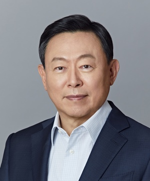신동빈 롯데그룹 회장이 롯데쇼핑 보통주 32만4,100주를 장내 매도할 계획이다. / 롯데그룹