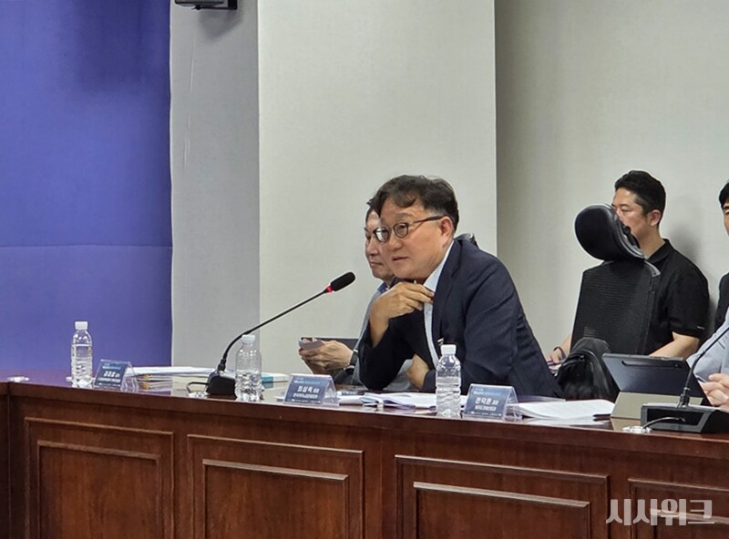 최성욱 한국카지노업관광협회 회장은 문체부의 카지노 규제 강화로 나타난 주가 폭락 등 문제점에 대해 지적했다. / 국회=제갈민 기자