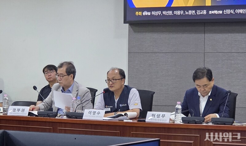 27일 오전 한국지엠 노조 토론회에서 이영수 한국지엠 노조 정책기획실장은 지난 8년간 GM과 GM한국사업장의 행보에 빗대보면 2028년 5월 정부와의 협약이 종료되는 시점에 GM의 한국 철수를 걱정하지 않을 수 없다고 토로했다. / 국회=제갈민 기자