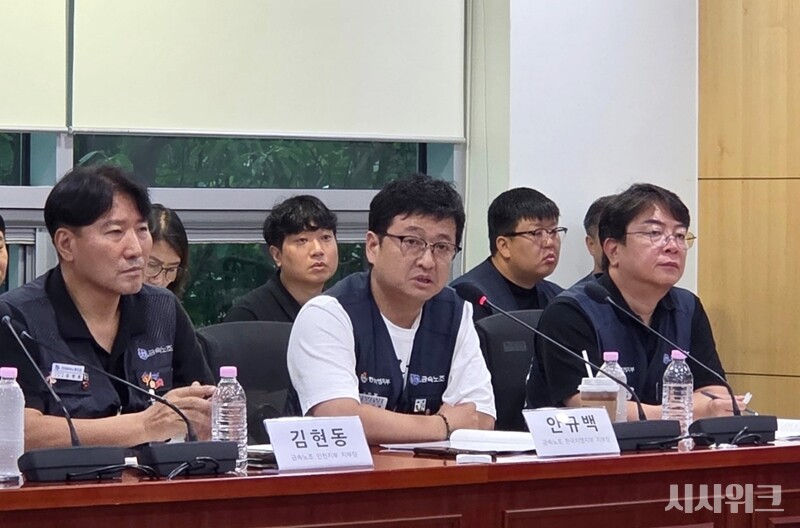 안규백 한국지엠노조 지부장은 정부 측에 GM한국사업장의 국내 사업 지속을 위한 책임있는 행동을 보여줄 것을 요청했다. / 국회=제갈민 기자