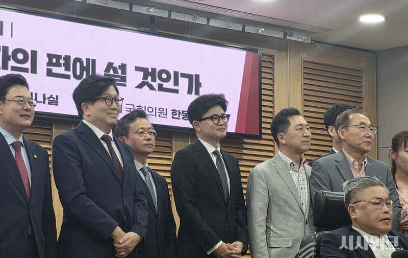 한동훈 무소속 의원은 29일 오후 국회 의원회관에서 ‘보완수사 금지, 기어이 범죄자의 편에 설 것인가’를 주제로 긴급 토론회를 주최했다. / 사진=김소은 기자