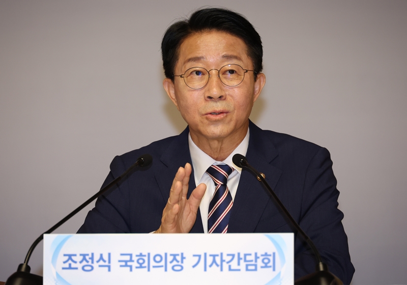 조정식 국회의장이 지난 28일 오전 서울 여의도 국회 사랑재에서 열린 취임 첫 기자간담회에서 취재진 질문에 답하고 있다. / 뉴시스