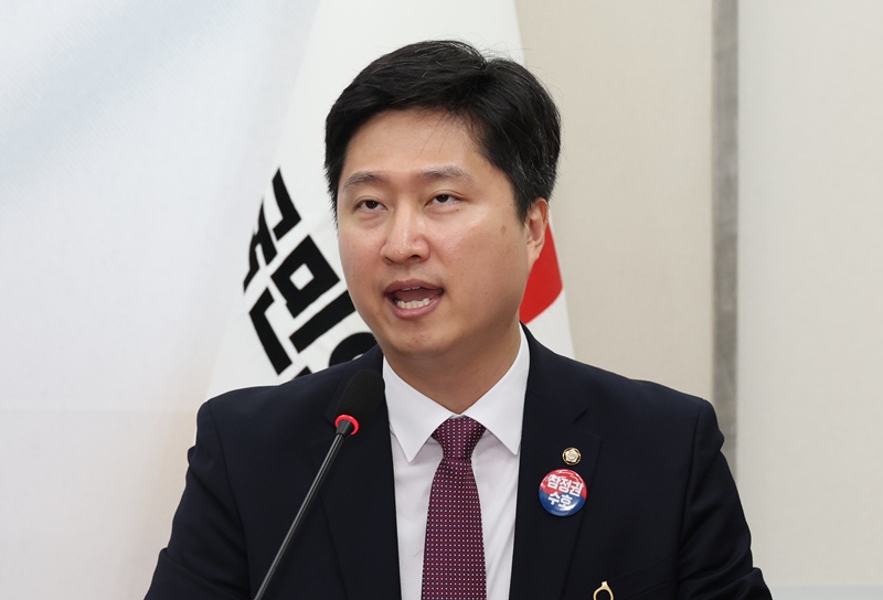 윤리위가 7인 체제를 회복하며 급한 불은 껐지만 내부 갈등은 여전히 현재진행형이다. 이런 가운데 윤리위가 내부 신뢰를 회복하지 못한다면 향후 내려질 징계 결정 역시 정치적 논란에서 자유롭기 어려울 것으로 보인다. / 뉴시스