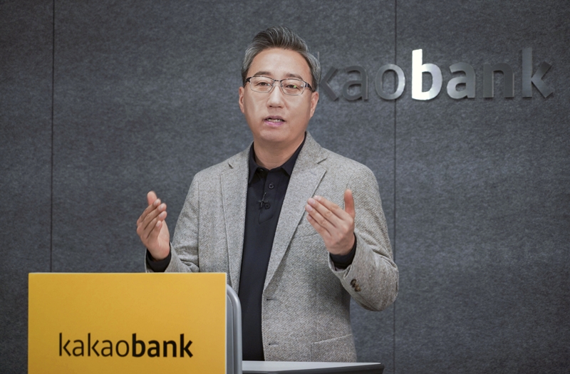 노사 갈등 봉합의 과제를 짊어진 윤호영 대표의 어깨는 무거워졌다. / 카카오뱅크