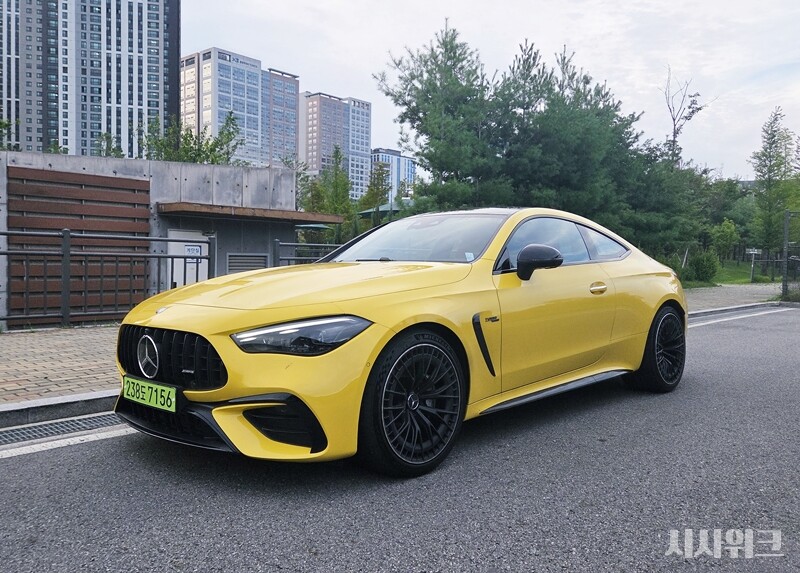 메르세데스-AMG CLE 53 4매틱+는 편안하면서도 고성능 스포츠카를 원하는 소비자들에게 제격으로 평가된다. / 제갈민 기자