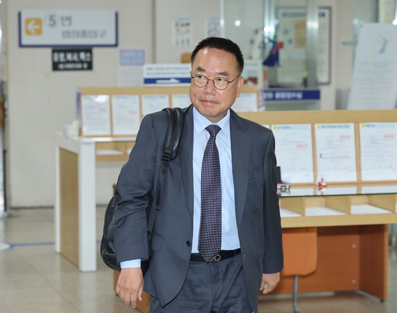 서범수 국민의힘 의원이 ‘부산 돌려차기 사건’ 피해자가 참석하는 국회 간담회에서 같은 당 진종오 의원을 향해 “돌려차기 한 판 하시죠”라고 발언해 논란이 일고 있다. / 뉴시스