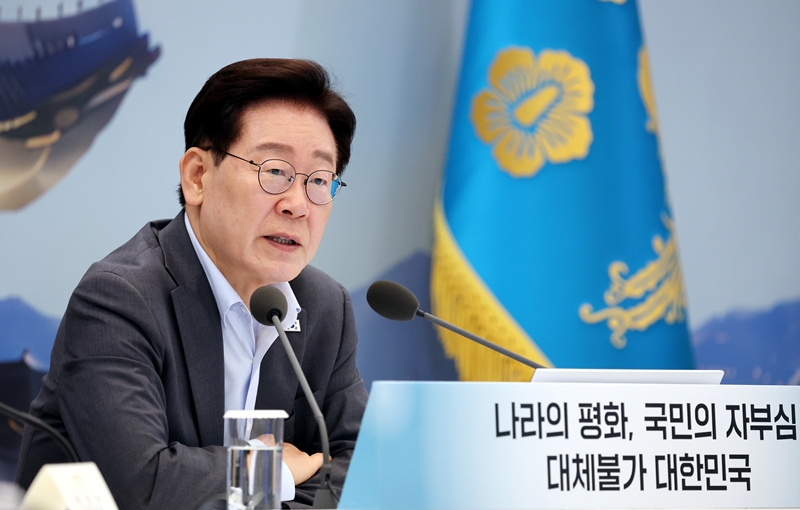 이재명 대통령이 5일 청와대 영빈관에서 열린 외교부, 통일부, 국방부, 국가보훈부에 대한 부처 업무보고에서 발언하고 있다. / 뉴시스