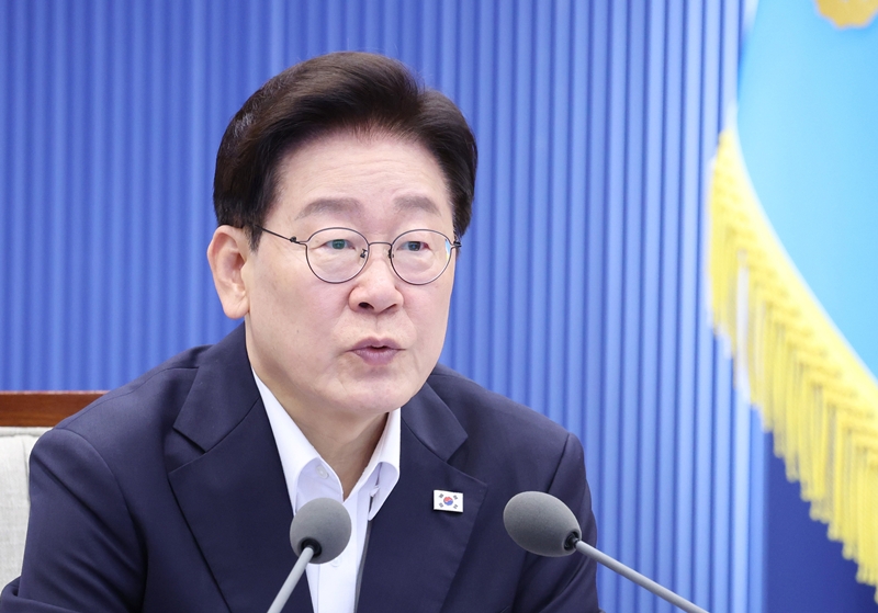 이재명 대통령이 6일 청와대에서 열린 수석보좌관회의에서 발언하고 있다. / 뉴시스