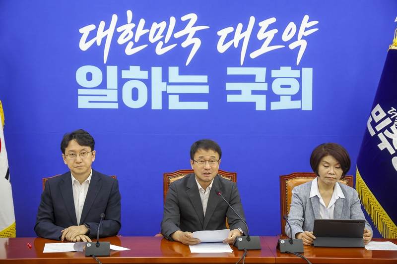 한병도 더불어민주당 당대표 직무대행 겸 원내대표가 7일 서울 여의도 국회에서 열린 원내대책회의에서 발언하고 있다. / 뉴시스