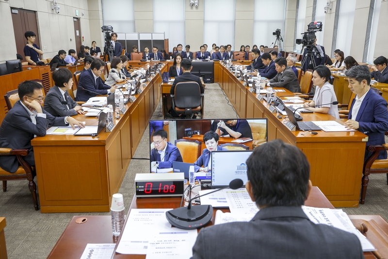 10일 서울 여의도 국회에서 제9회전국동시지방선거투표용지부족사태등국민참정권침해진상규명및선거관리개혁을위한국정조사특별위원회 3차 청문회가 열리고 있다./ 뉴시스