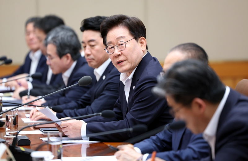 이재명 대통령이 10일 청와대에서 열린 메가프로젝트 2차 민관합동 점검회의에서 발언하고 있다. / 뉴시스