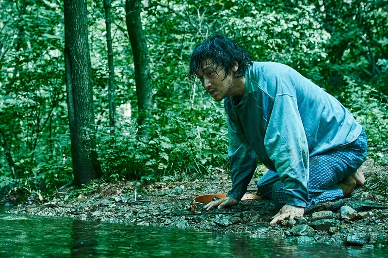 ​변요한이 극과 극 얼굴로 돌아온다. 사진은 ‘경주기행’ 스틸. / 롯데엔터테인먼트 ​