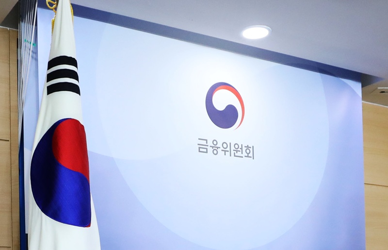서울행정법원은 지난 5일 영풍이 증선위를 상대로 낸 집행정지 신청을 일부 받아들여, 회복하기 어려운 손해를 막기 위해 주요 제재의 효력을 본안 판결 선고 후 30일까지 정지했다. / 뉴시스