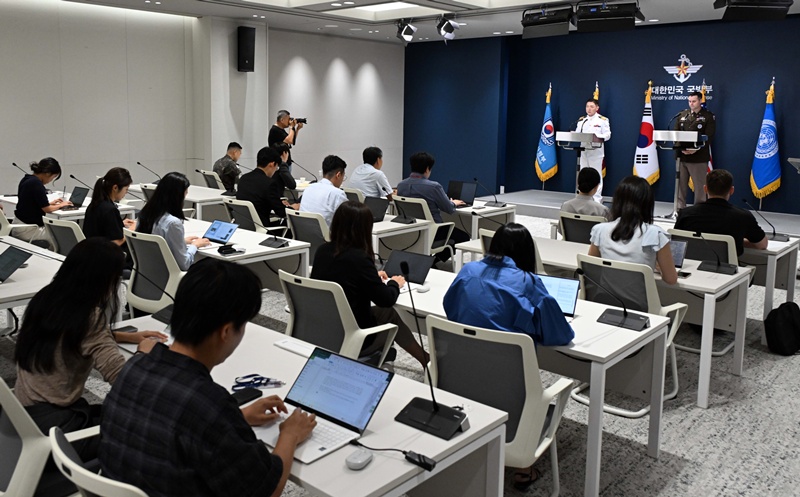 국방부는 안보와 대비태세에 미치는 영향을 최소화하면서 광주 군공항 기능을 2028년 중순까지 다른 군공항에 임시 배치하는 방안을 검토해 추진하겠다고 밝혔다. / 뉴시스