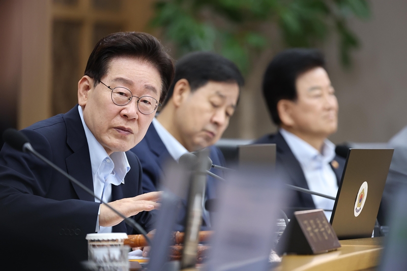 이재명 대통령이 11일 정부세종청사에서 열린 국무회의에서 발언하고 있다. (청와대통신사진기자단) / 뉴시스