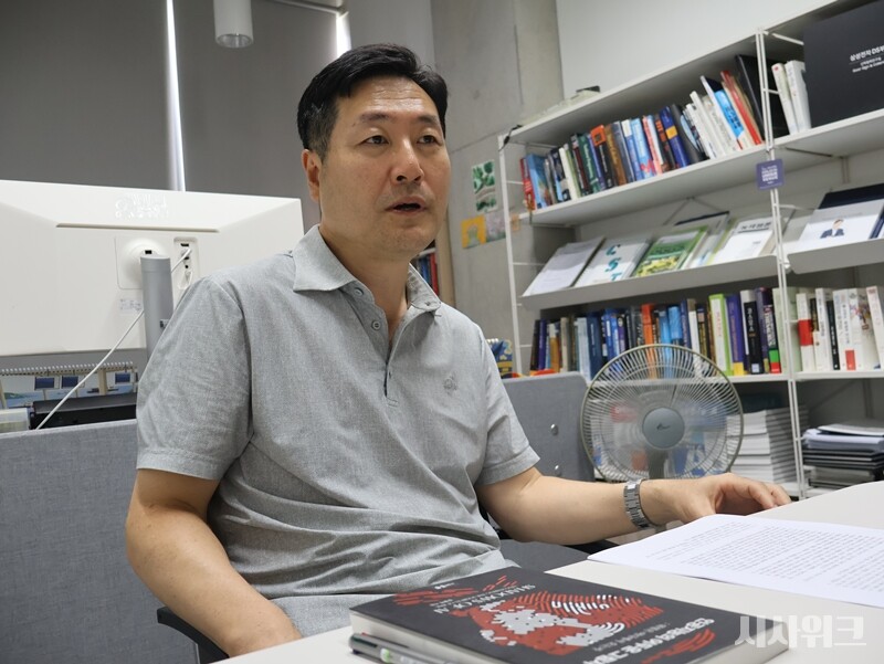 김창익 교수의 연구는 ‘AI와 환경’을 관통하는 주제라고 볼 수 있다. 그는 “환경 분야의 AI기술은 ‘환경을 개선하는 AI’와 ‘환경친화적 AI’의 두 가지 기술 분야가 있다”며 “AI를 환경 분야에 적용하면서도 동시에 환경의 부담을 줄일 수 있는 기술을 연구하고자 했다”고 말했다. / 사진=박설민 기자