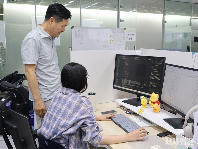 지난달 30일 방문한 대전 한국과학기술원(KAIST) 본원의 IT융합빌딩 내부 김창익 교수의 ‘CI Lab’의 모습. 대학원 연구자들이 컴퓨터 비전 및 AI기반 영상·센서 데이터 이해 기술을 연구하고 있다. / 사진=박설민 기자
