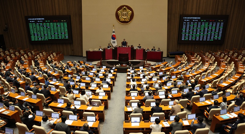 한국의 정당 신뢰도 항목은 2013년을 제외하면 2008년 조사 시작 이후 줄곧 평가척도상 최하점인 0점에 머문 것으로 나타났다. / 뉴시스