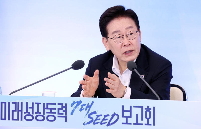 이재명 대통령이 12일 청와대에서 열린 미래성장동력 7대 SEED 보고회에서 발언하고 있다. / 뉴시스