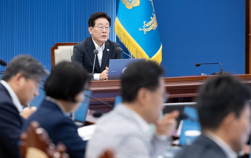 이재명 대통령이 13일 청와대에서 열린 수석보좌관회의에서 발언하고 있다. (청와대통신사진기자단) / 뉴시스