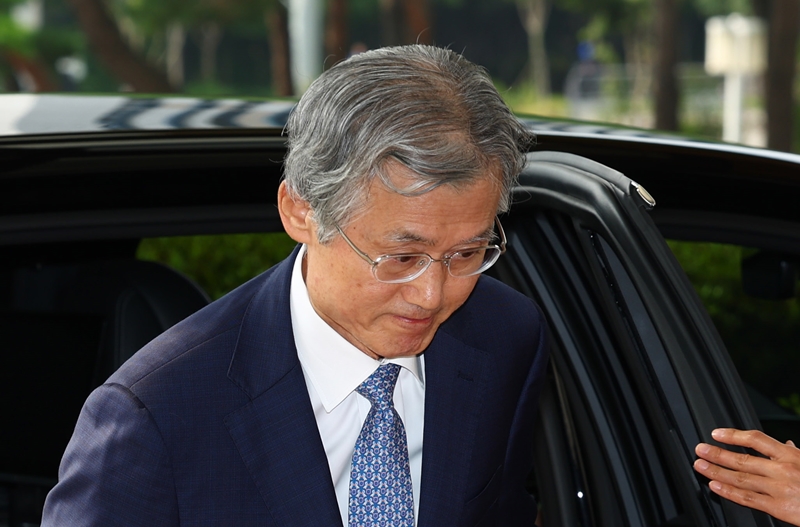 조희대 대법원장이 이재명 대통령에게 서면으로 대법관 후보 임명을 제청한 것을 두고 더불어민주당에서 조 대법원장에 대한 사퇴 요구는 물론 사법개혁 및 탄핵 추진 주장이 나왔다. 사진은 조 대법원장의 모습. / 뉴시스