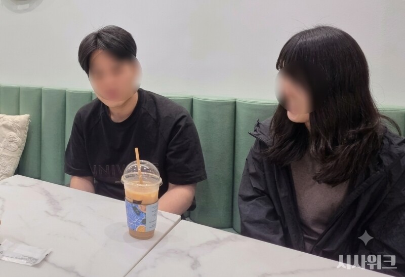 시각장애인 예비부부인 최현수(가명) 씨 부부는 웨딩박람회를 찾아 상담을 진행했지만 이미지 설명을 이해하는데 어려움을 겪었다. 특히 이들은 두 사람 모두 전맹이었다면 웨딩박람회/ 이민지 기자