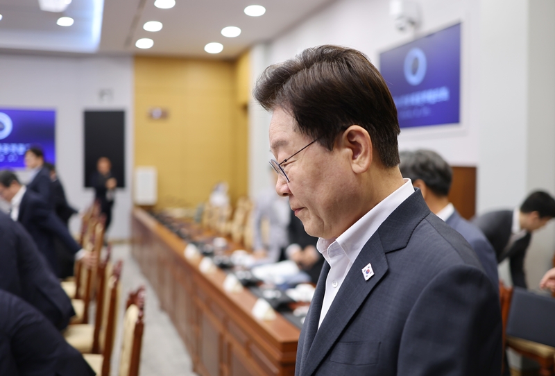 이재명 대통령이 21일 청와대에서 열린 국민주권정부 제1차 반부패정책협의회에 입장하고 있다. (청와대통신사진기자단) / 뉴시스