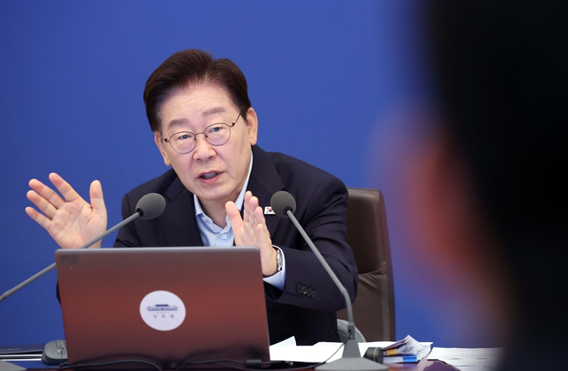 이재명 대통령이 25일 청와대에서 열린 제37회 국무회의에서 발언하고 있다. / 뉴시스
